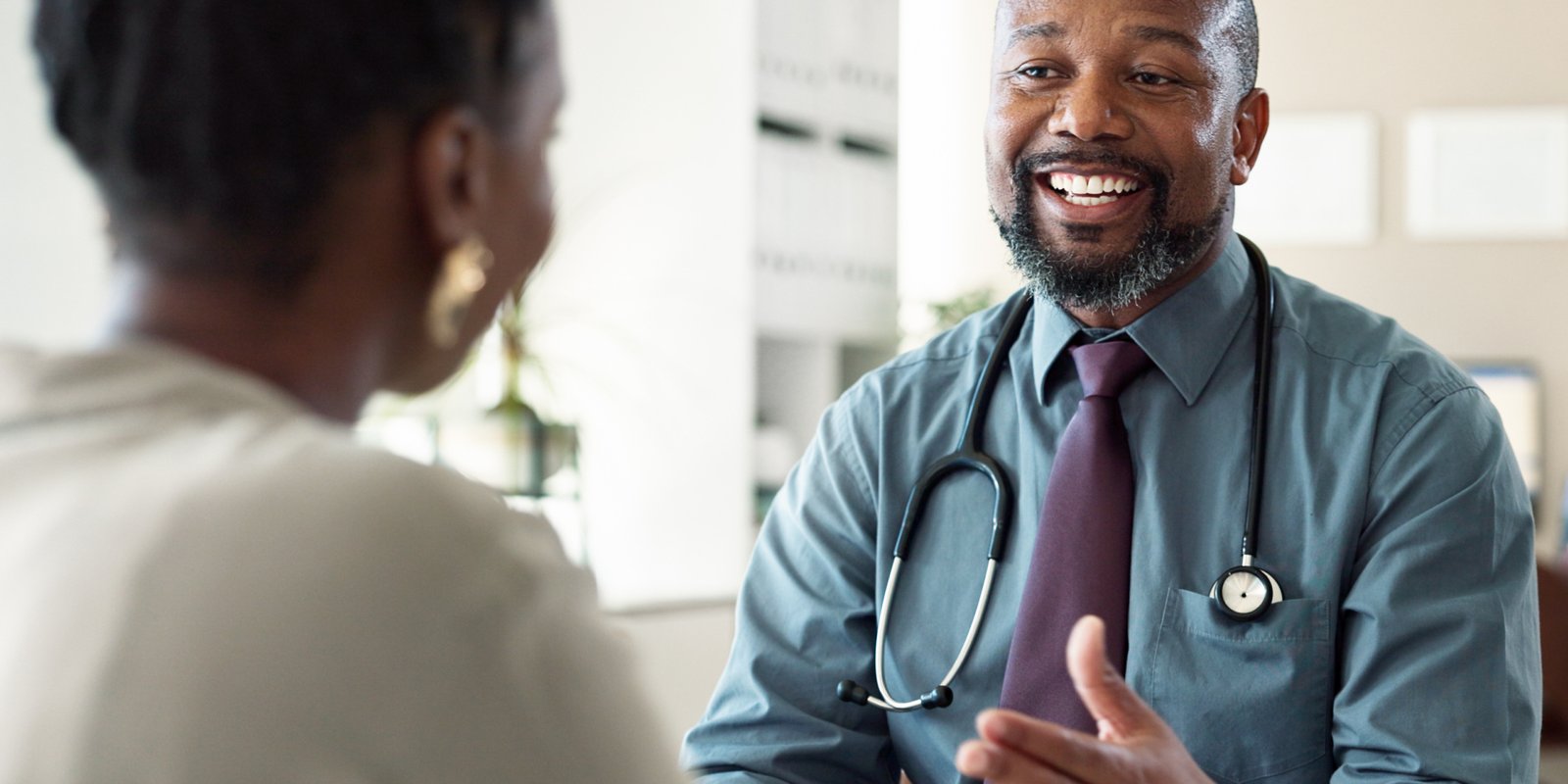 IBD vs IBS-women-checking-with-a-doctor